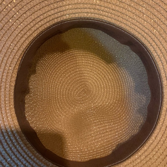 Wide brimmed hat - Picture 2 of 2